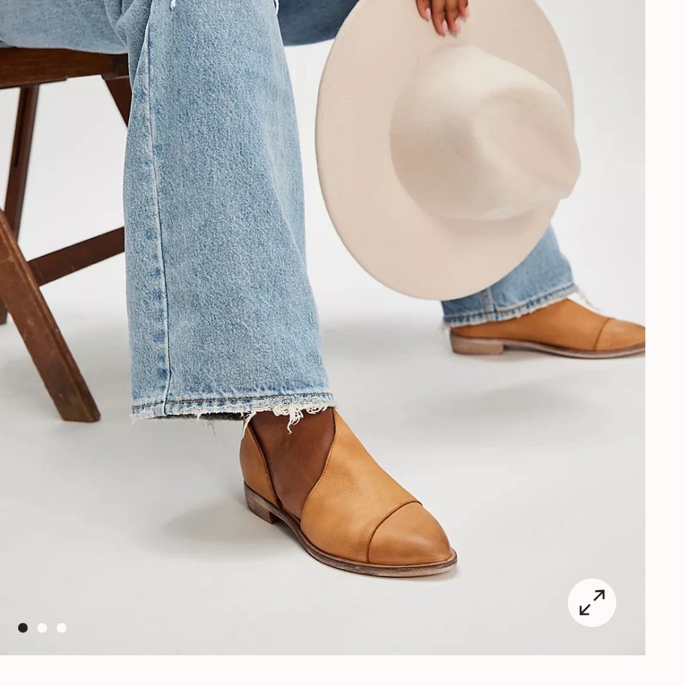 Free people leather flat size 36. EXCELLENT condition. Only worn few times